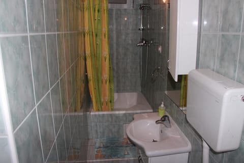 Guest house with garden - Zuvan Bed and Breakfast in Split