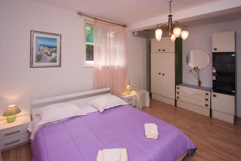 Guest house with garden - Zuvan Bed and Breakfast in Split
