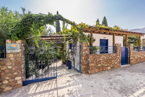 Facade/entrance, Facade/entrance