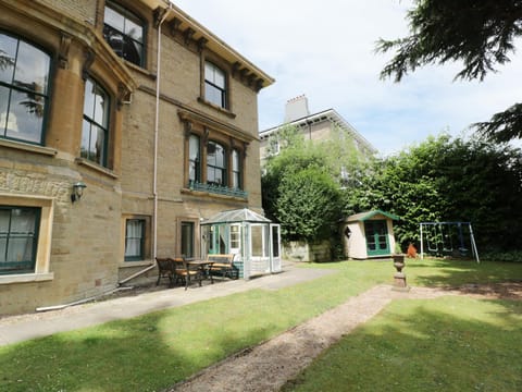 Garden View Apartment in Malvern Hills District