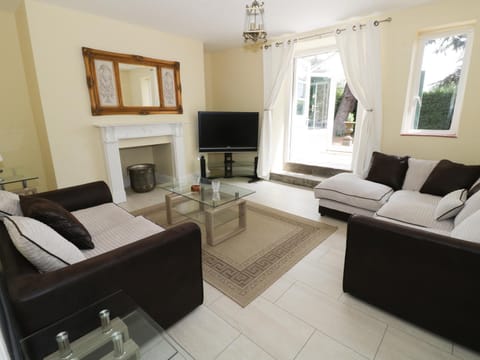 Garden View Apartment in Malvern Hills District