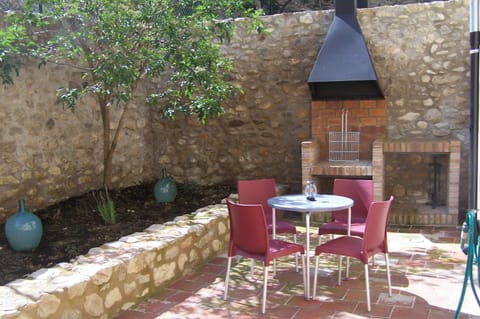 Patio, BBQ facilities, Garden, Balcony/Terrace