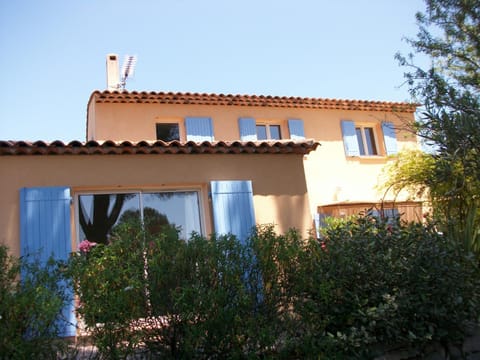 Les Chardons Bleus Bed and Breakfast in Lorgues