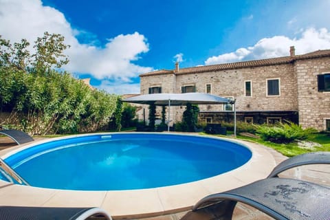 Property building, Patio, Pool view, Swimming pool, Swimming pool, sunbed