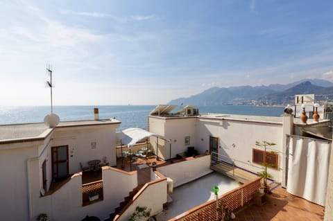 Patio, Restaurant/places to eat, Balcony/Terrace, Lounge or bar, Banquet/Function facilities, Beach