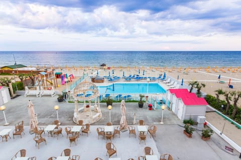 Balcony/Terrace, Sea view, Swimming pool