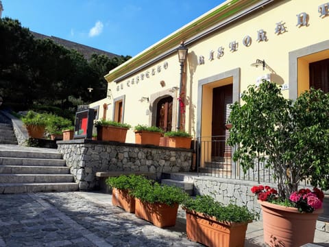 Facade/entrance