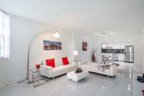 Sunny Isles Ocean Reserve Superb Condo Apartments Apartment hotel in Sunny Isles Beach