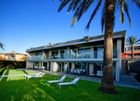 Property building, Facade/entrance, Day, Garden