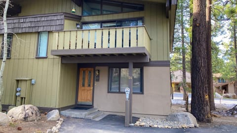 Chateau De Montagne #24 Condo Apartment in Mammoth Lakes