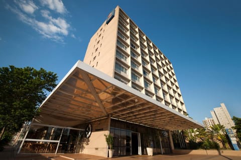 Property building, Facade/entrance, Off site, Day