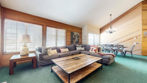 Sierra Megeve #8 Condo Apartment in Mammoth Lakes