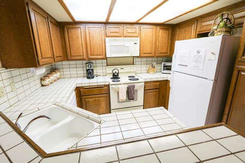 Sierra Megeve #8 Condo Apartment in Mammoth Lakes