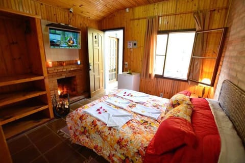 Bed, TV and multimedia, Photo of the whole room, Bedroom, towels, wardrobe