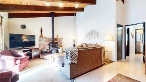 Chateau De Montagne #3 Condo Apartment in Mammoth Lakes