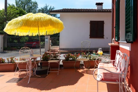 Property building, Patio, Balcony/Terrace, Dining area