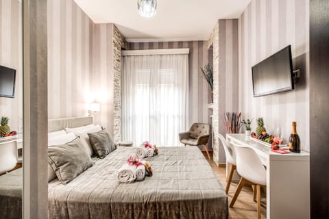 Photo of the whole room, Decorative detail