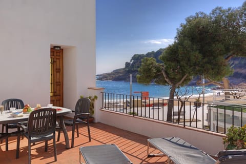 Day, Natural landscape, View (from property/room), Balcony/Terrace, Balcony/Terrace, Dining area, Beach, Mountain view, Sea view