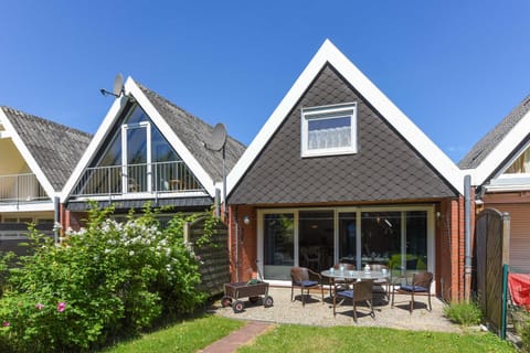 Property building, Garden, Garden view