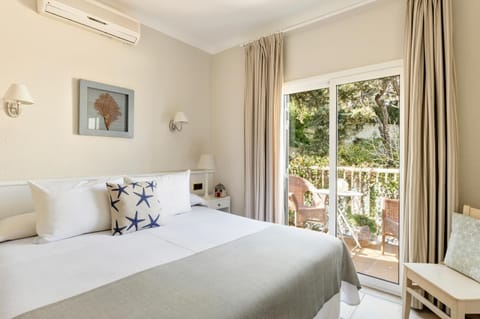 Bed, Balcony/Terrace, Photo of the whole room, Bedroom, air conditioner