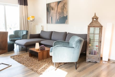 Living room, Seating area