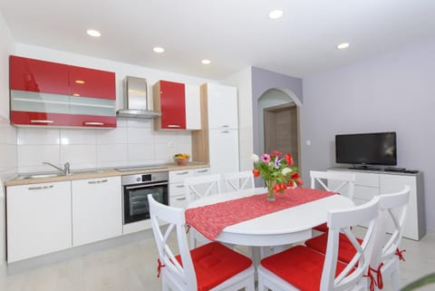 Kitchen or kitchenette, Living room, Seating area