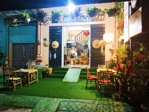 Communal lounge/ TV room, Facade/entrance, Property logo or sign, Children play ground, Garden, Decorative detail, Evening entertainment, Evening entertainment, Logo/Certificate/Sign, Street view