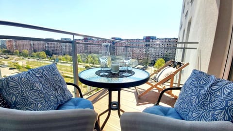 View (from property/room), Balcony/Terrace, City view