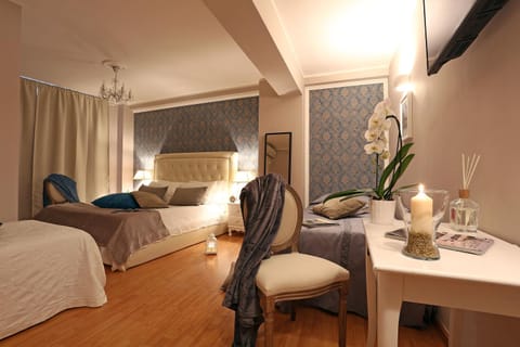 Bed, cot, bunk bed