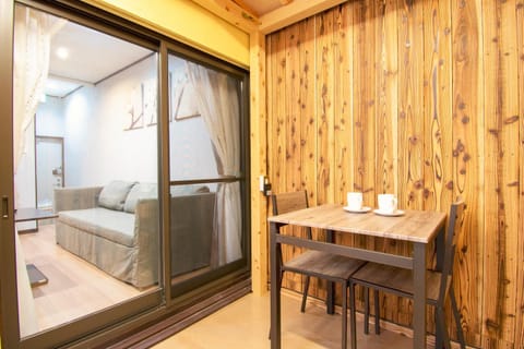 Photo of the whole room, Inner courtyard view