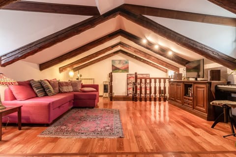 Living room, Seating area