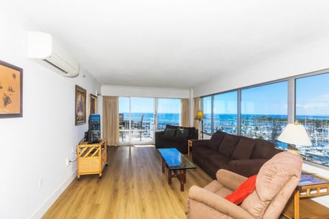 Ilikai Tower 943 House in Honolulu