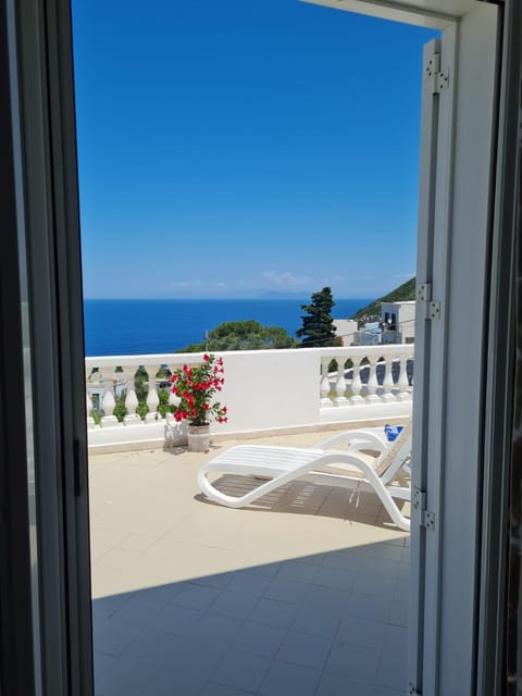 Patio, Day, Natural landscape, View (from property/room), Balcony/Terrace, Sea view, sunbed