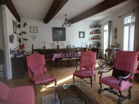 Seating area, Dining area