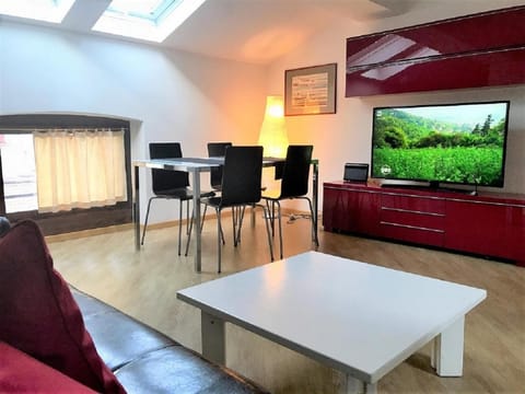 TV and multimedia, Living room, Seating area