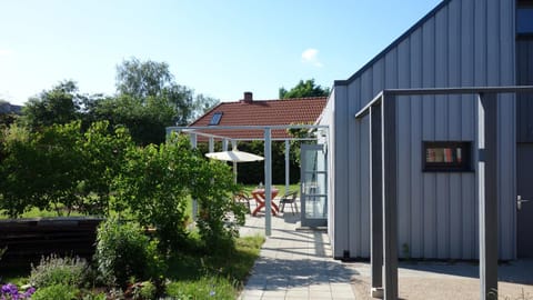 Property building, Day, Balcony/Terrace, Garden view
