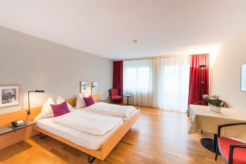 Photo of the whole room, Decorative detail