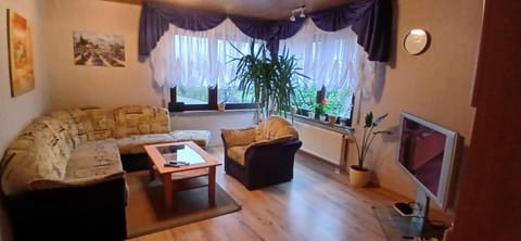 Communal lounge/ TV room, TV and multimedia, Living room