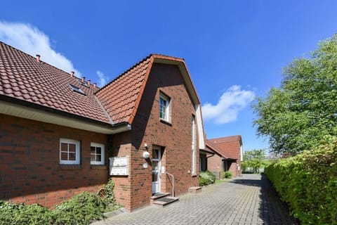 Property building, Day, Neighbourhood, Street view