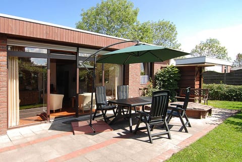 Property building, Patio, Spring, Day, Garden, Seating area, Garden view