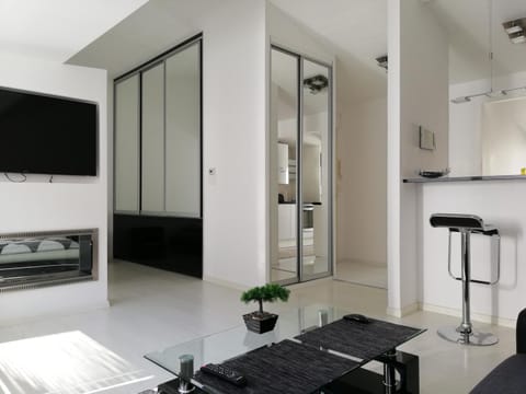 Communal lounge/ TV room, TV and multimedia, Living room