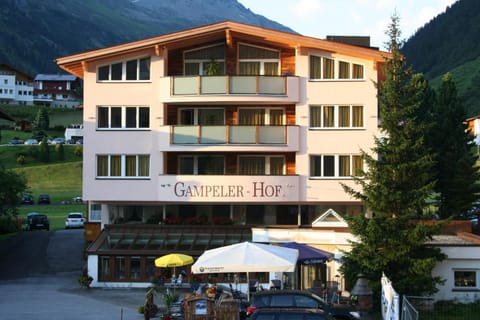Property building, Facade/entrance, Day