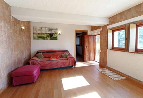 Living room, Photo of the whole room, Seating area, Breakfast