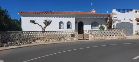 Property building, Facade/entrance, Off site