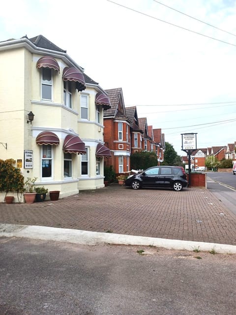 Property building, Neighbourhood, Street view, Parking