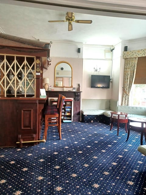 Communal lounge/ TV room, Living room, Seating area