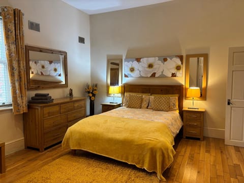 Elm Lodge Apartment in Plymouth