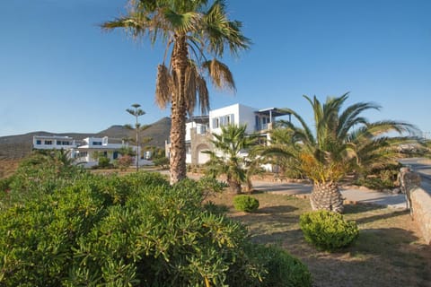 Property building, Facade/entrance, Garden