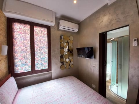 Bed, TV and multimedia, Bedroom, air conditioner