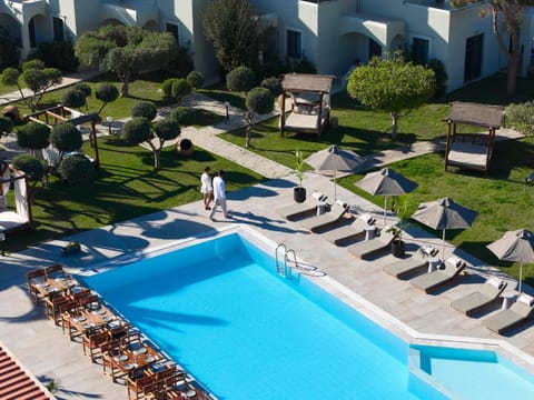 Property building, Spring, Day, People, Garden, Garden view, Pool view, Swimming pool, group of guests, sunbed